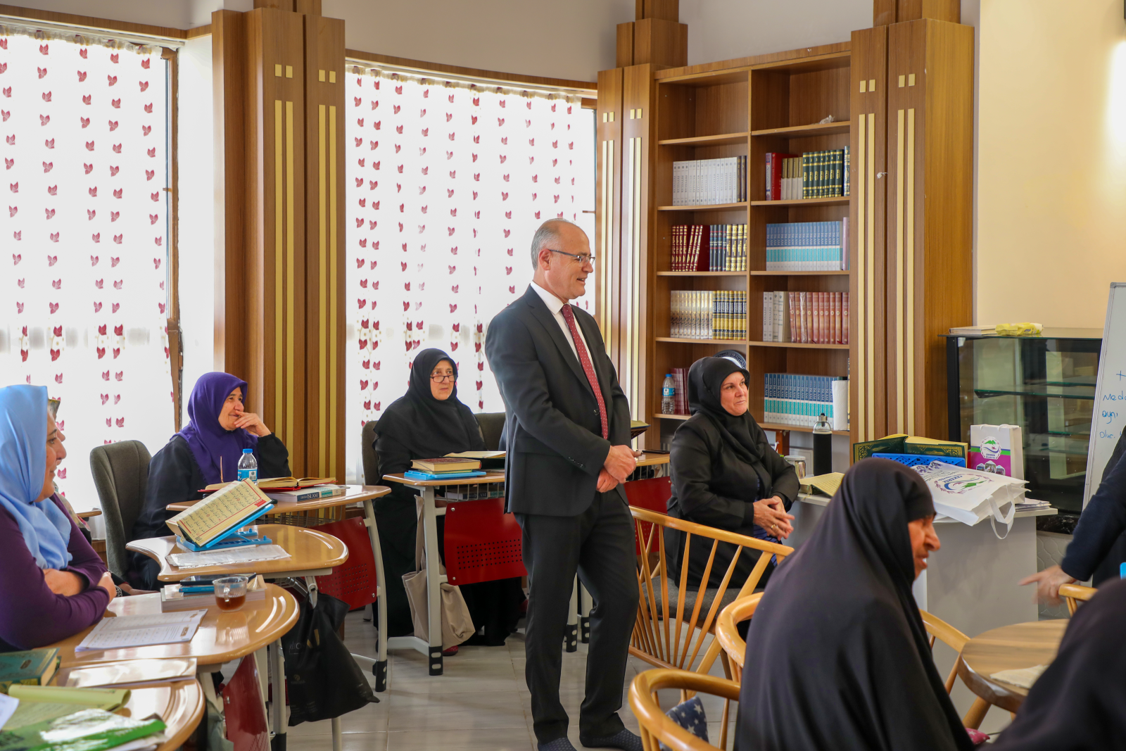 Camiler ve Din Görevlileri Haftası münasebetiyle ilçemizdeki Kur’an kurslarımızı ziyaret ettik.