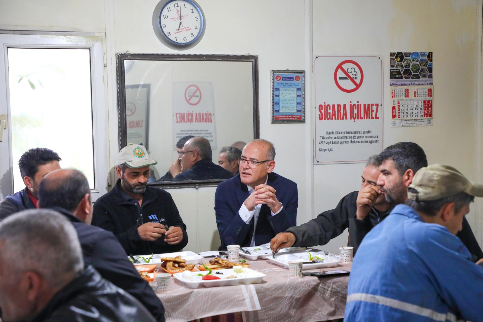 Güne, Sanayi esnafımızla aynı sofrada başladık.