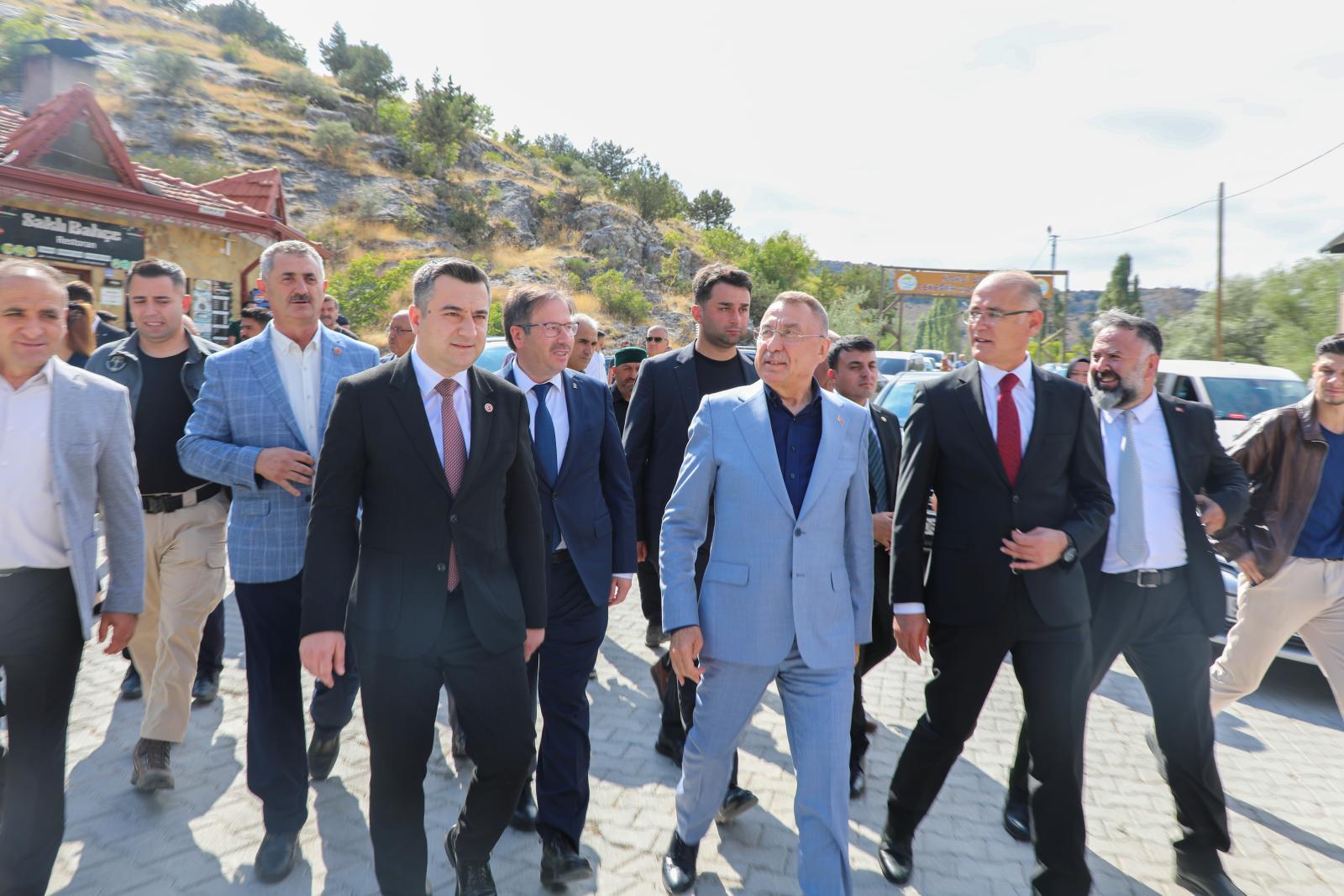 Hemşehrimiz Sayın Fuat Oktay Beyefendi’nin Çekerek ziyaretinden